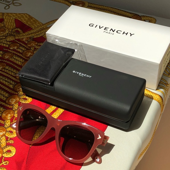 NEW Givenchy GV7010/S Pink Unisex Sunglasses - Picture 2 of 7